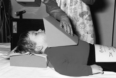 poziție de 6-year-old child pentru Profil (lateral) Craniu, pacient Decubit dorsal evidențiind poziție