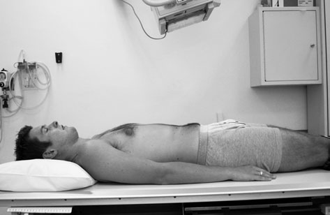 dacă vezica este plină, în timp ce calcificările patologice și calculii radiopaci din afara