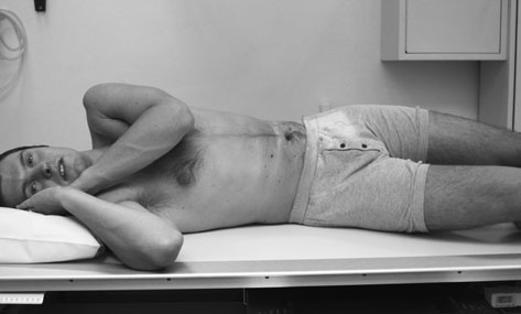 Imagine în incidență oblică posterioară dreaptă a etajului abdominal inferior, evidențiind mari